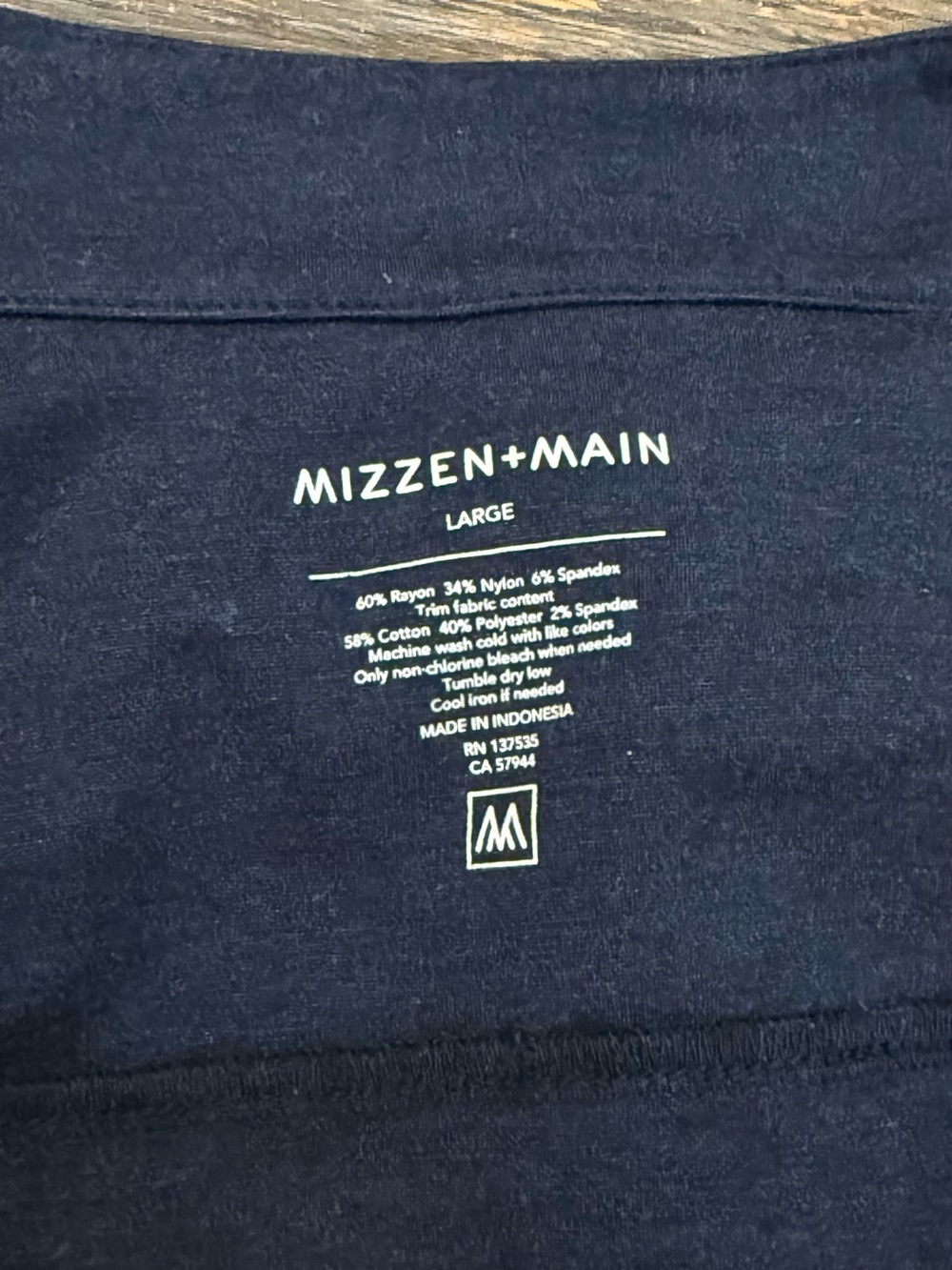 Mizzen+Main | Butter Soft Vest | Navy | Large - Picture 3 of 3